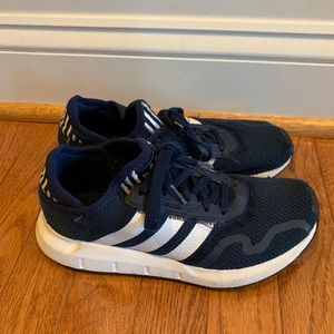 Adidas Kids Swift Run 22 Sneaker, Kids size 4/Women’s size 5.5